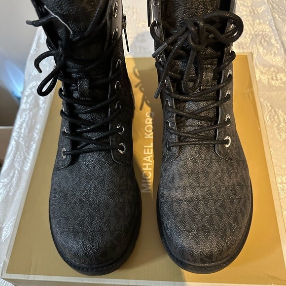 Michael Kors - Picture 3 of 7